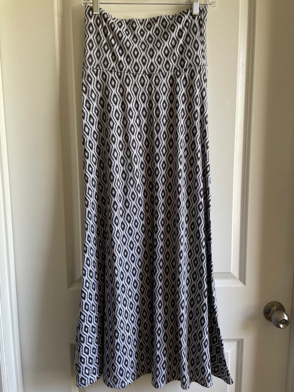 Maxi skirt LuLaRoe Black and White Diamond-Print EUC stretchy fits multi sizes